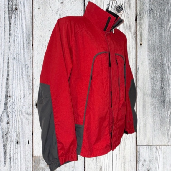 Woolrich Red & Gray Full-Zip Outdoor Jacket | Men's Size - Medium - Picture 4 of 10